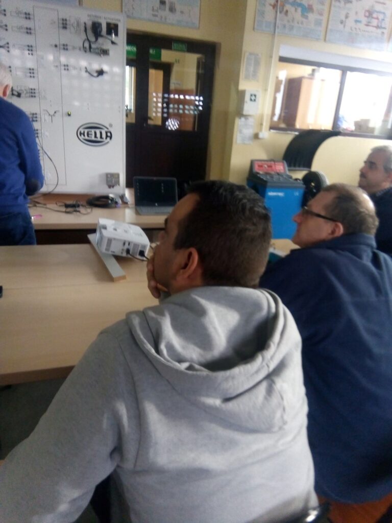 Transmisja cyfrowa w&nbsp;pojazdach